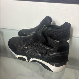 Black Athletic Shoes for Men